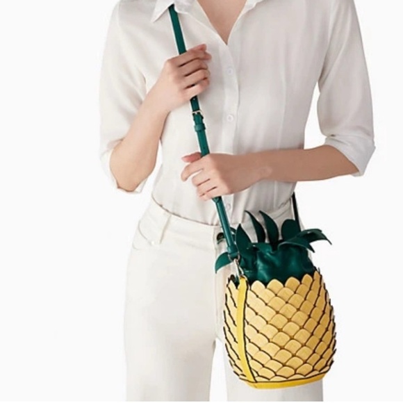 SOLD 🎉 KATE SPADE PINEAPPLE CROSSBODY BAG - Picture 3 of 8